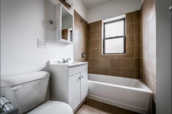 7300 S Yates Blvd Apartments Chicago Bathroom