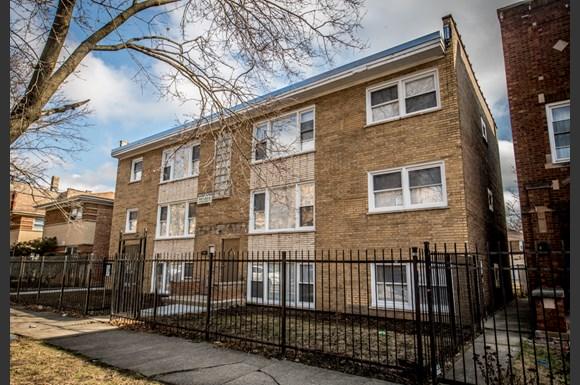 10933 S Vernon Ave Apartments Chicago Exterior