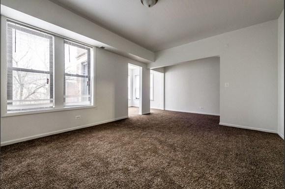 Washington Park Apartments for rent in Chicago | 5047 S St Lawrence Ave Living Room