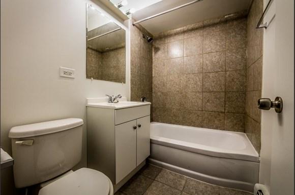 410 E 107th St Apartments Chicago Bathroom