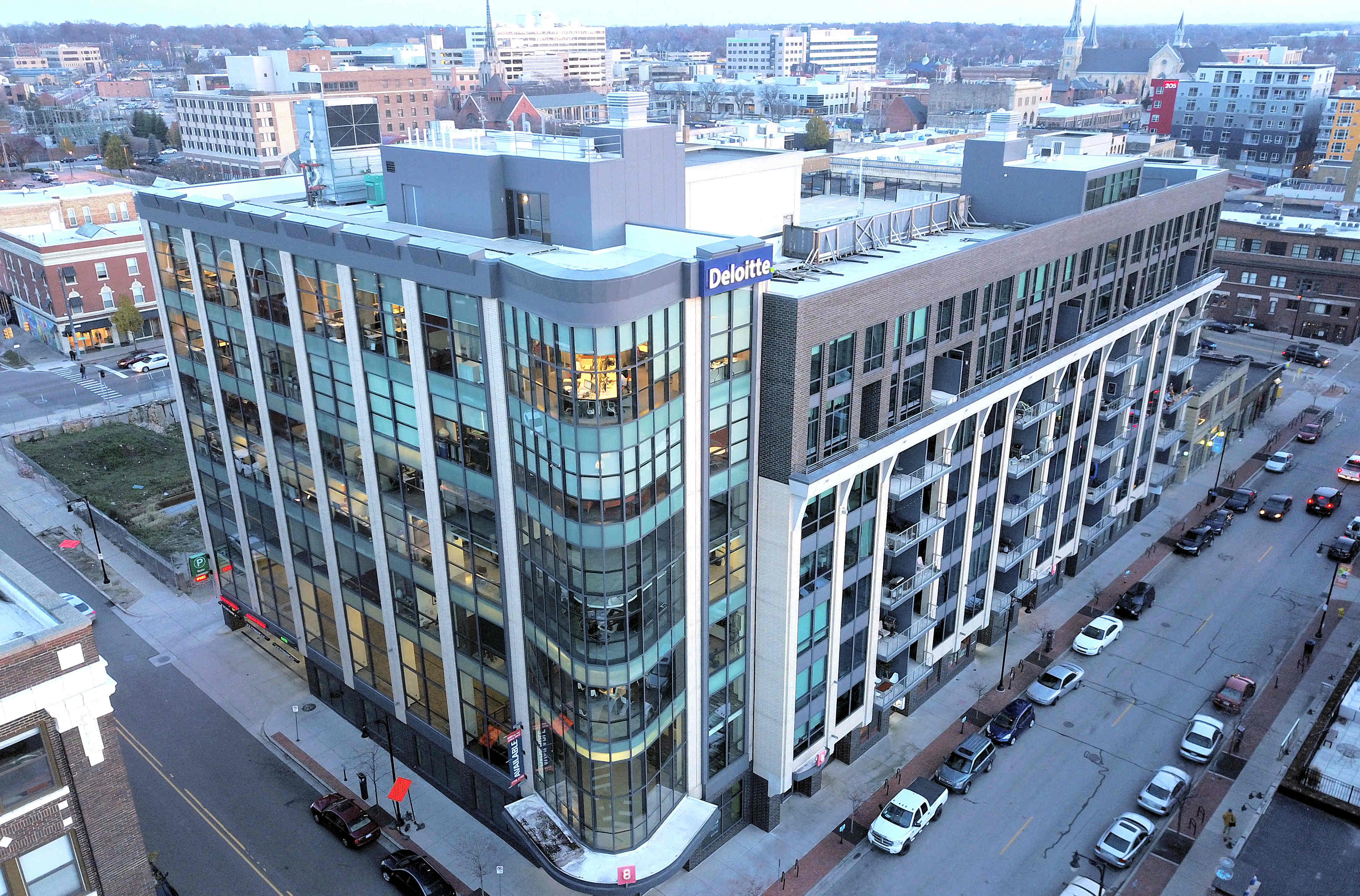 38-commerce-downtown-grand-rapids-apartments