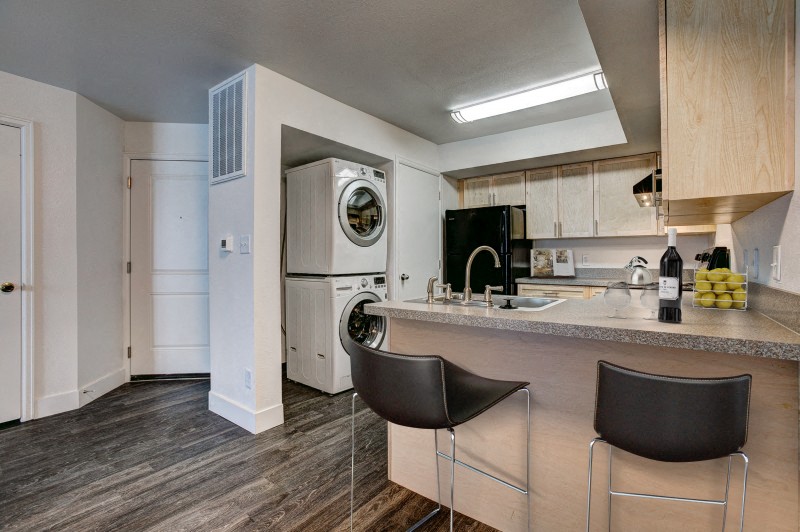 Village on Shields - Cunningham kitchen and washer/dryer combo