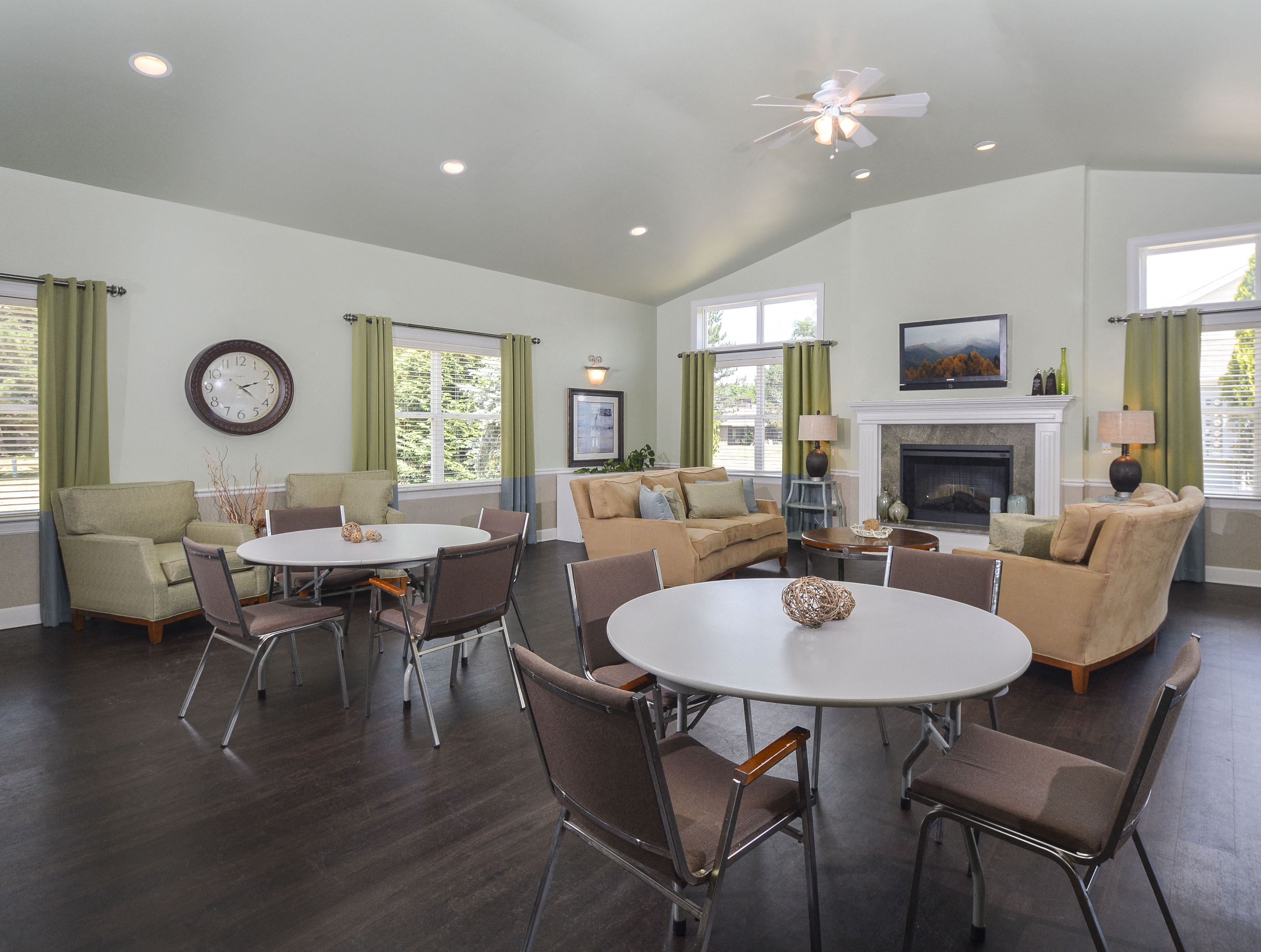 Photos and Video of Chauncey Pointe Senior Apartments in Bowling Green, OH