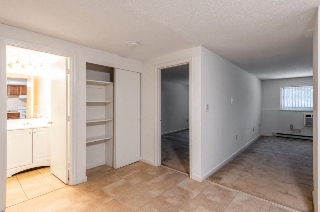 Lowell, MA Student Apartments Studio 12 Beds Photos Meadow Lane