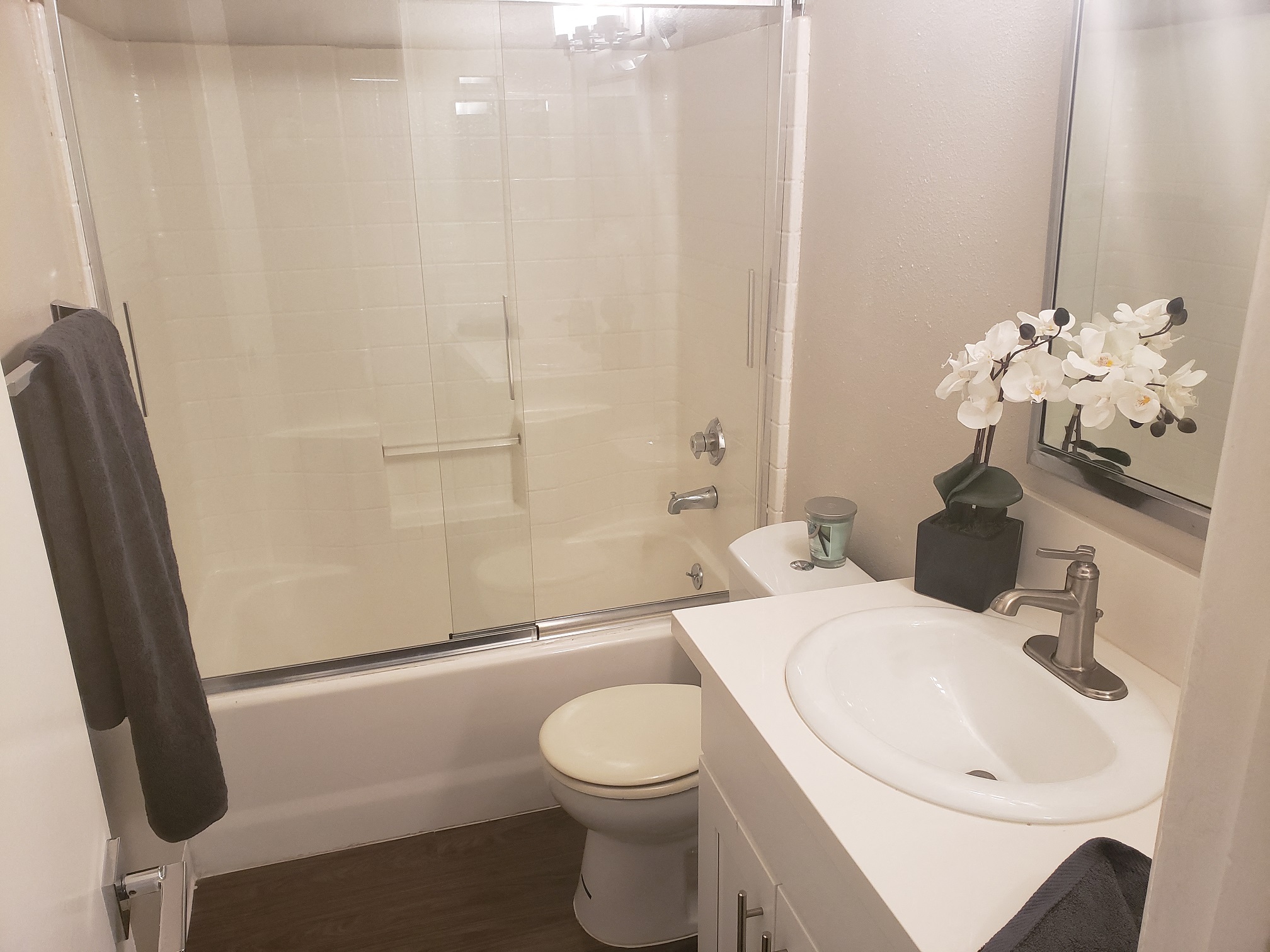 Bathroom with tub at the Ebony a 2BR/2BA