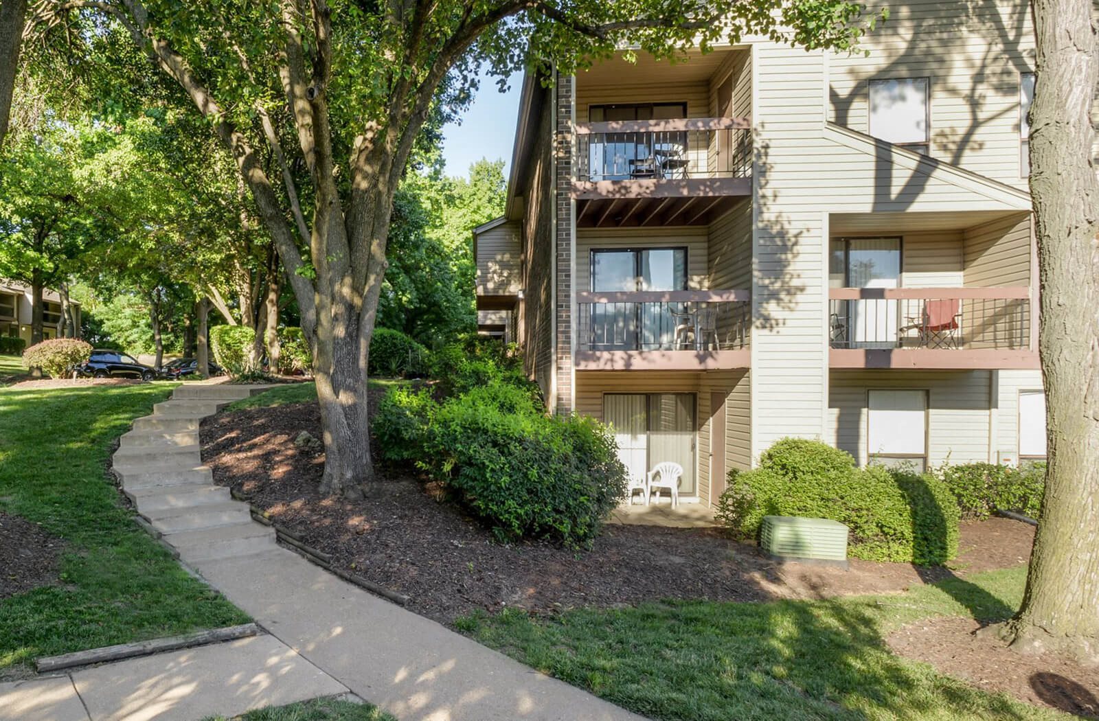 Woodhollow Apartments | Apartments in Maryland Heights, MO