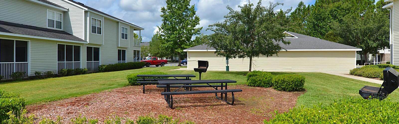 Exterior BBQ Grill at Magnolia Place Apartments, Florida