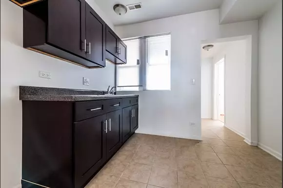 Grand Crossing Apartments for rent in Chicago | 7406 S Perry Kitchen