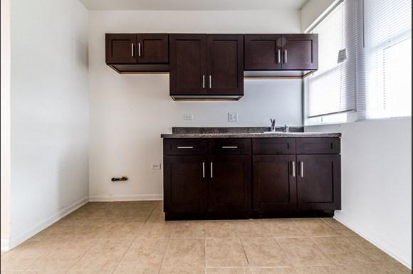Grand Crossing Apartments for rent in Chicago | 7406 S Perry Kitchen