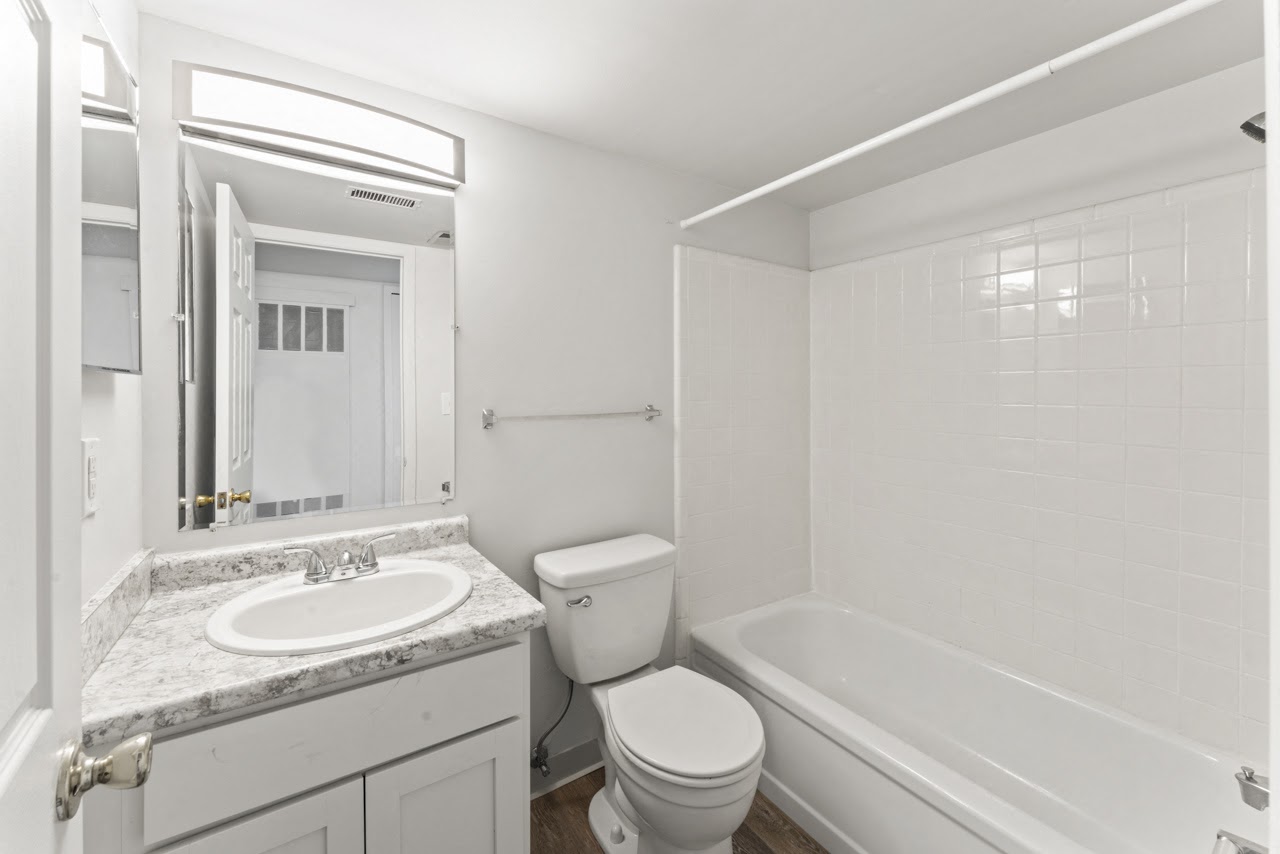 Apple Creek 2BR 2Ba