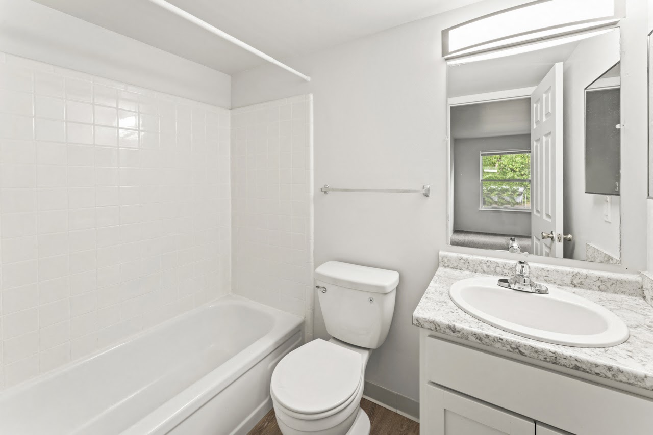 Apple Creek 2BR 2Ba