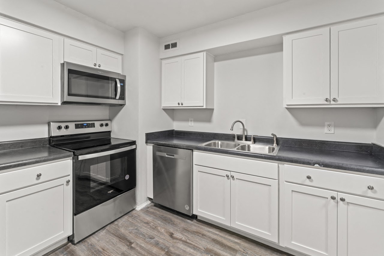 2 BR 1 ¼ Ba Photos