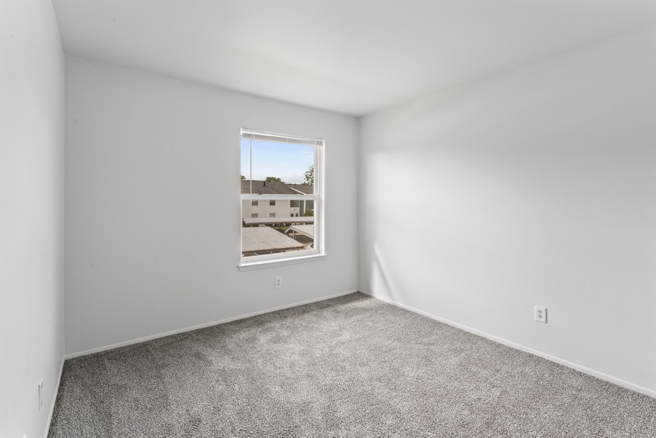 2 BR 1 ¼ Ba Photos