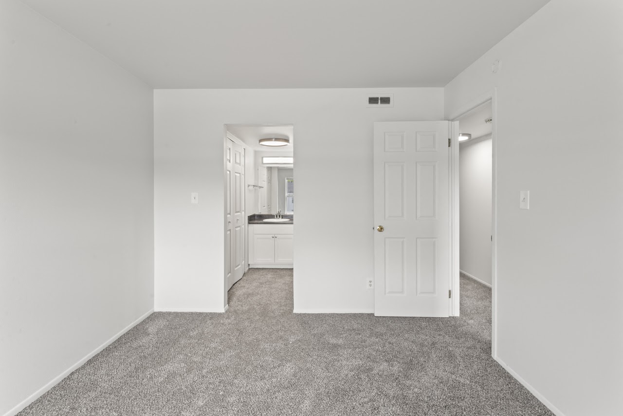 2 BR 1 ¼ Ba Photos