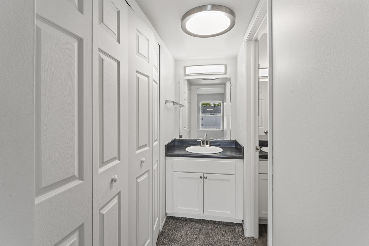 2 BR 1 ¼ Ba Photos