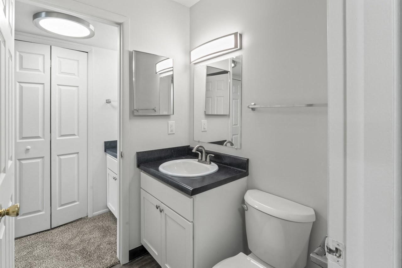 2 BR 1 ¼ Ba Photos