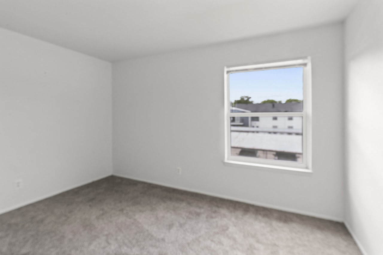 2 BR 1 ¼ Ba Photos