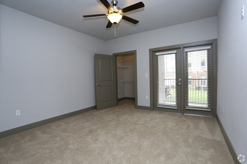Apartments in Conroe Area with Carpet in Bedrooms