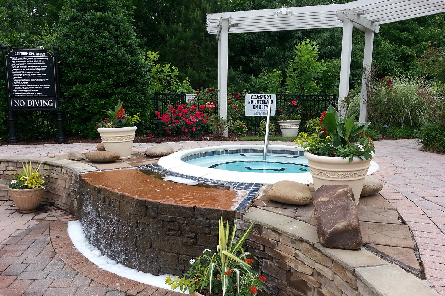 Apartment Community with Hot Tub