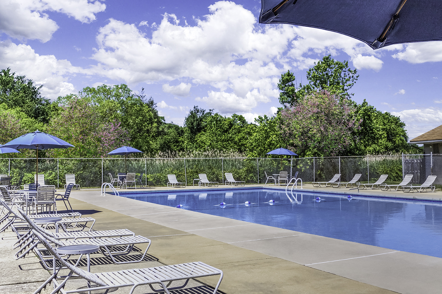 Photos of Rivers Bend Apartments in Carneys Point, NJ