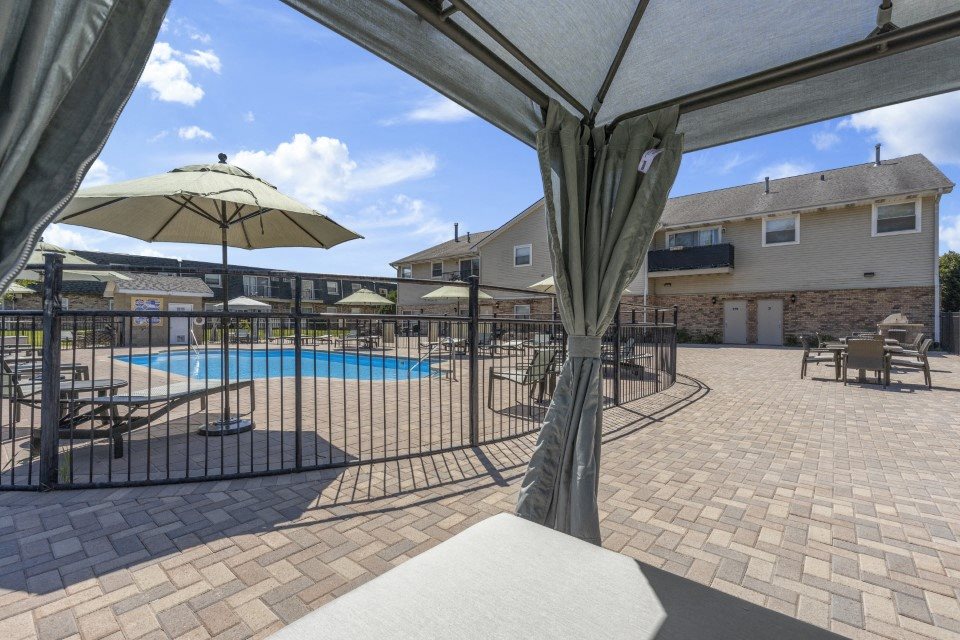 Photos and Video of Green Oaks Apartments in Palos Hills, IL