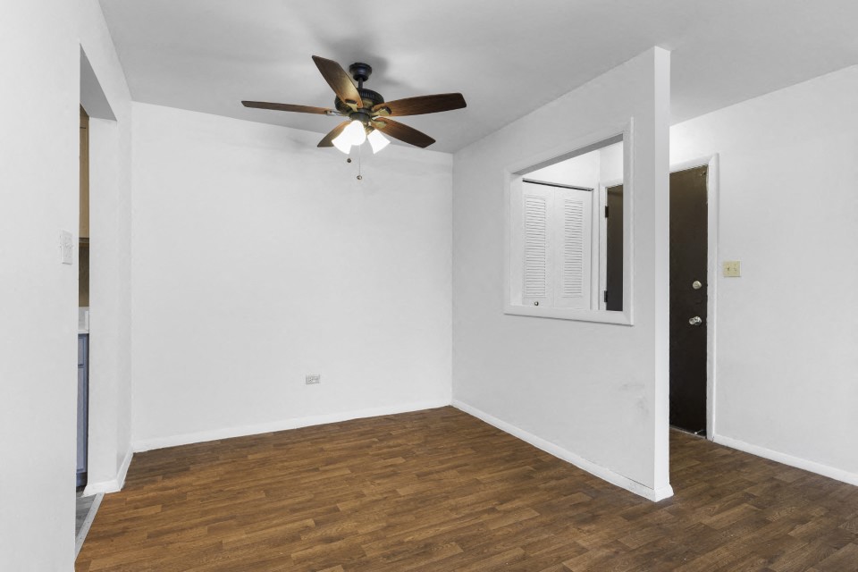 Photos and Video of Green Oaks Apartments in Palos Hills, IL