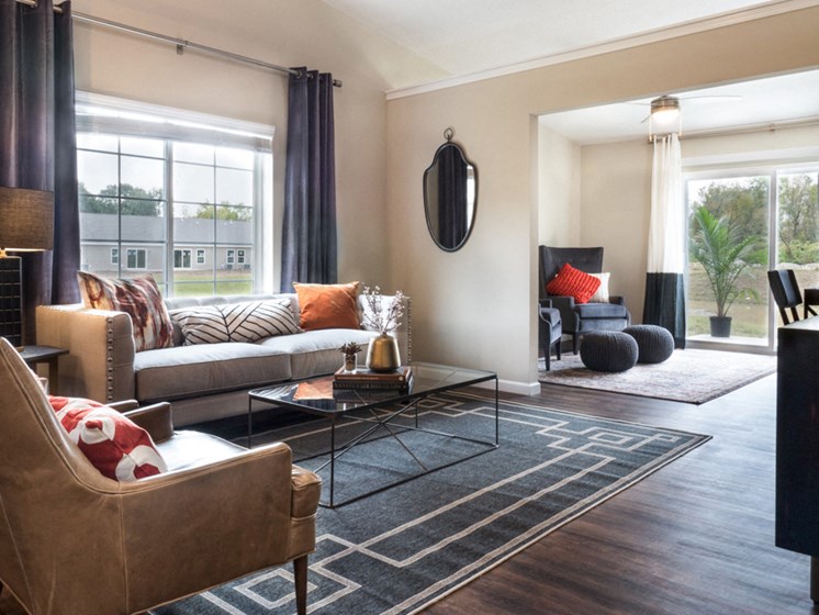 Sylvania OH Apartment Rentals Redwood Carlisle Commons Living Room