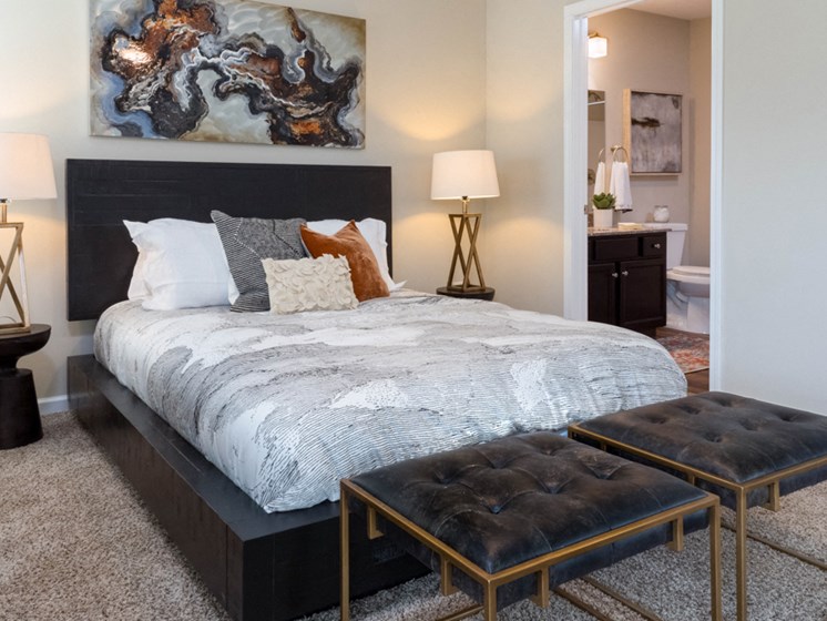 Sylvania OH Apartment Rentals Redwood Carlisle Commons Master Bedroom
