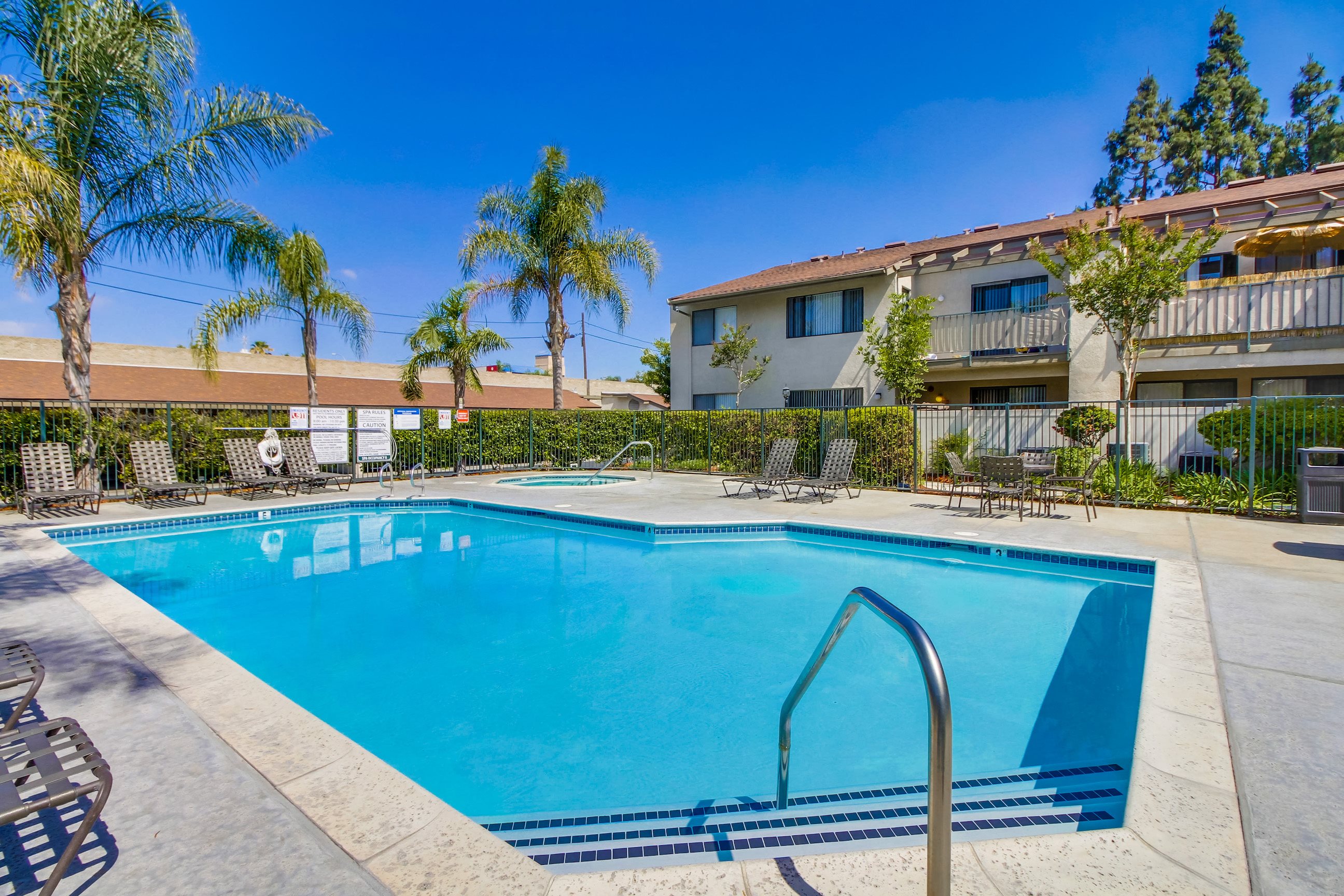 Harbor Cliff Apartments | Apartments in Anaheim, CA