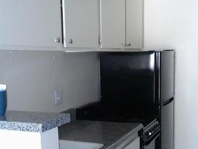 Apartment kitchen at Courtyard at Encanto.