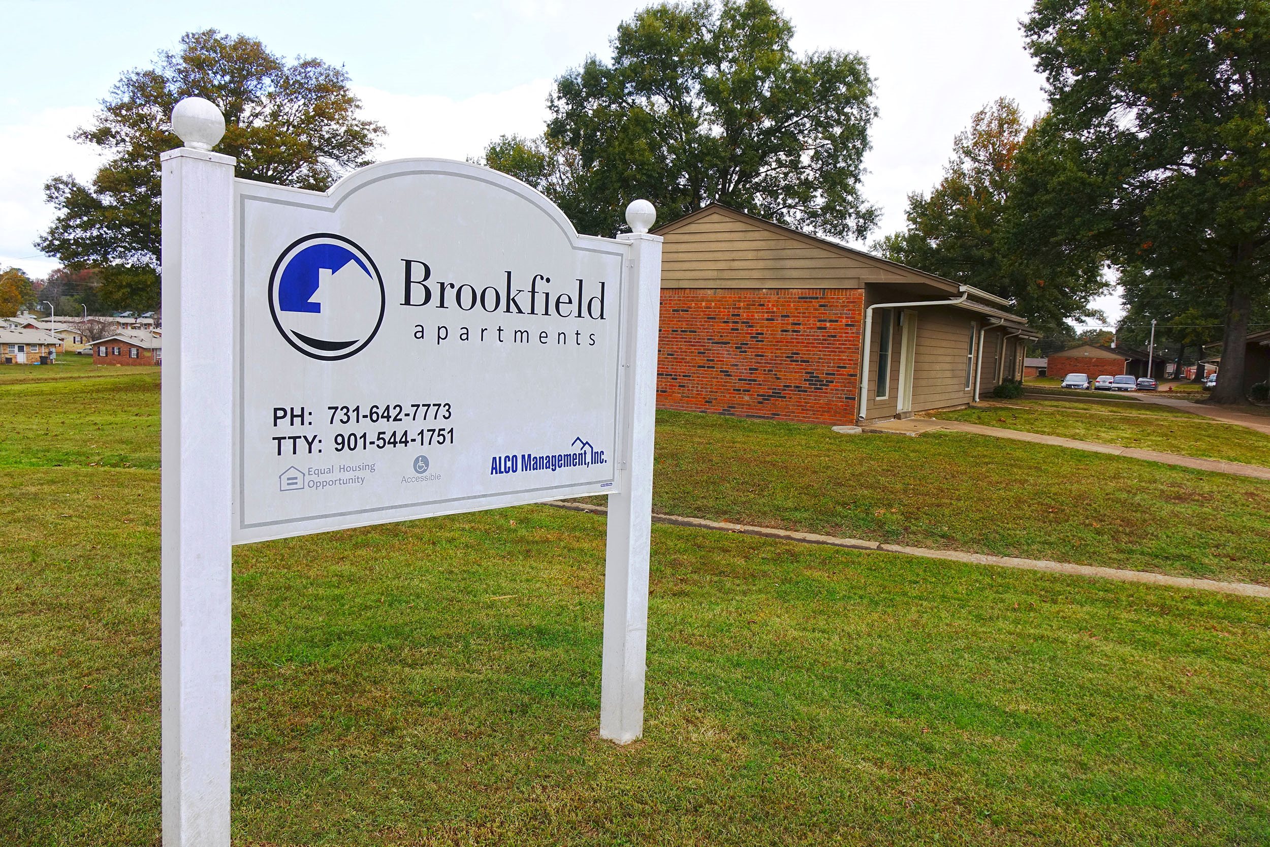 Photos and Video of Brookfield Apartments in Paris, TN