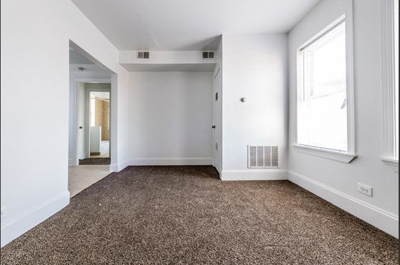 Auburn Gresham Chicago Apartments for Rent | 7812 S Emerald Living Room