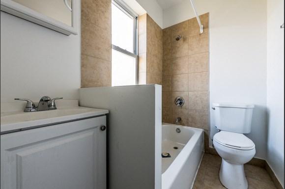 Auburn Gresham Chicago Apartments for Rent | 7812 S Emerald Bathroom