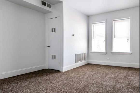 Auburn Gresham Chicago Apartments for Rent | 7812 S Emerald Living Room