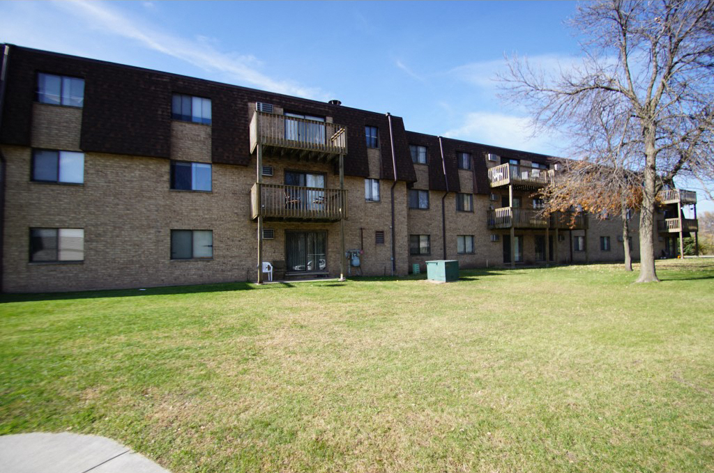 Photos and Video of Gentry Apartments in Oakdale, MN