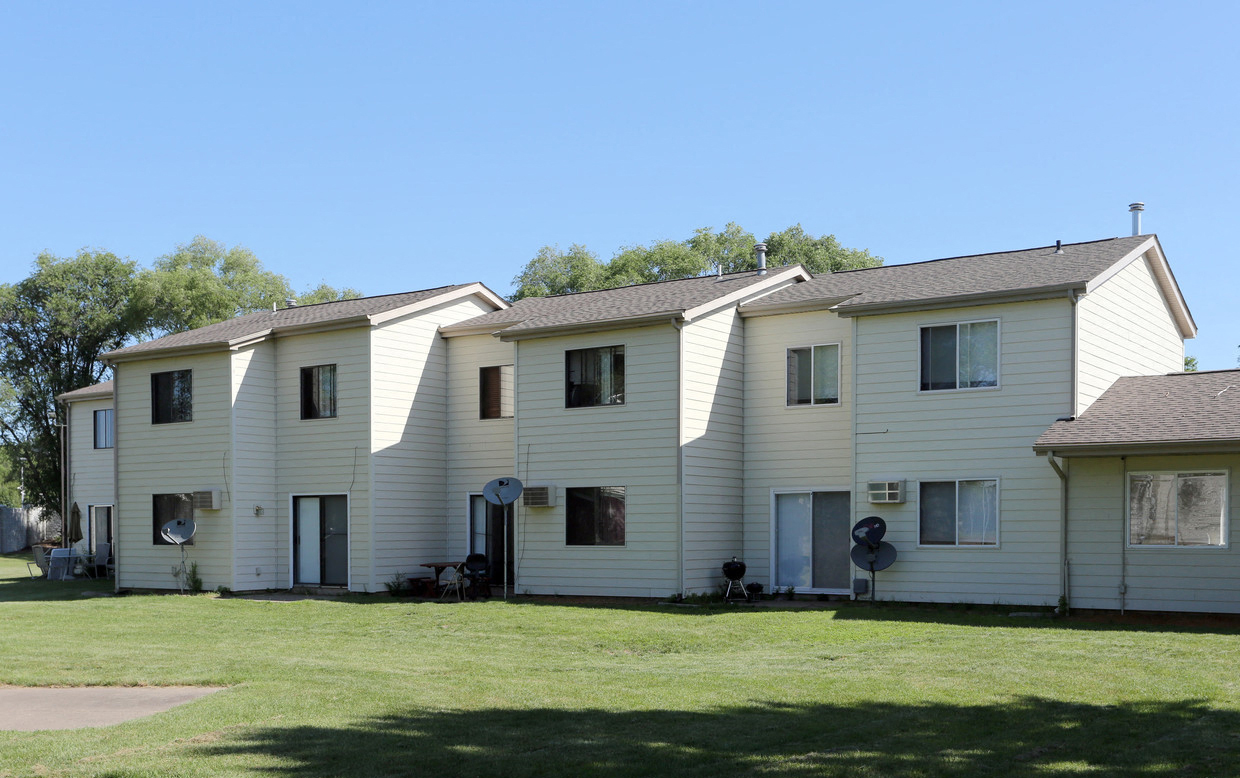 Apartments for Rent in Brooklyn Center, MN Victoria Townhomes