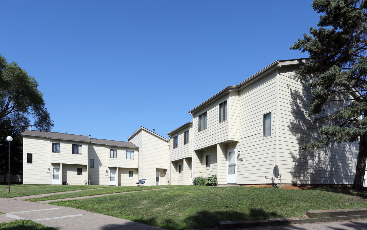 Apartments for Rent in Brooklyn Center, MN Victoria Townhomes
