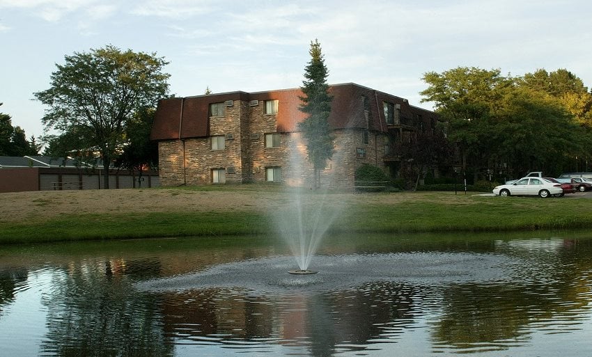 the village apartments fountains
