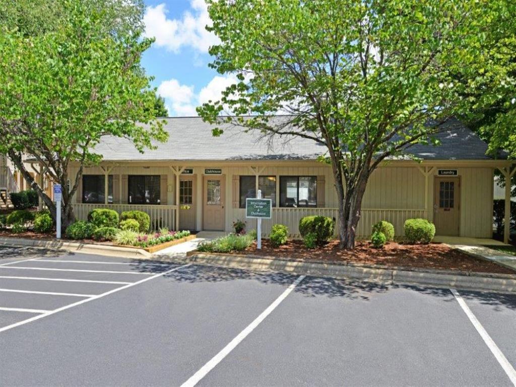 Photos and Video of Glennwood Apartments in Burlington, NC