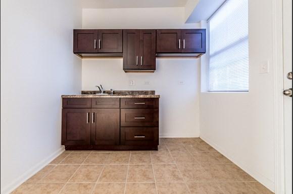 South Austin Apartments for rent in Chicago | 5201 W Washington Blvd Kitchen