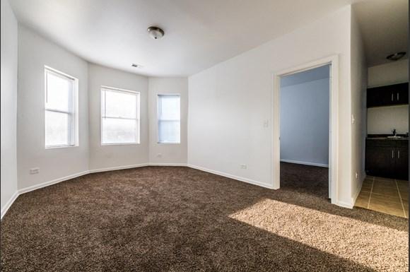 South Austin Apartments for rent in Chicago | 5201 W Washington Blvd Living Room