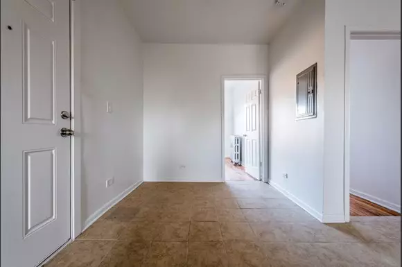 West Garfield Park Apartments for rent in Chicago | 400 S Kilbourn Entryway