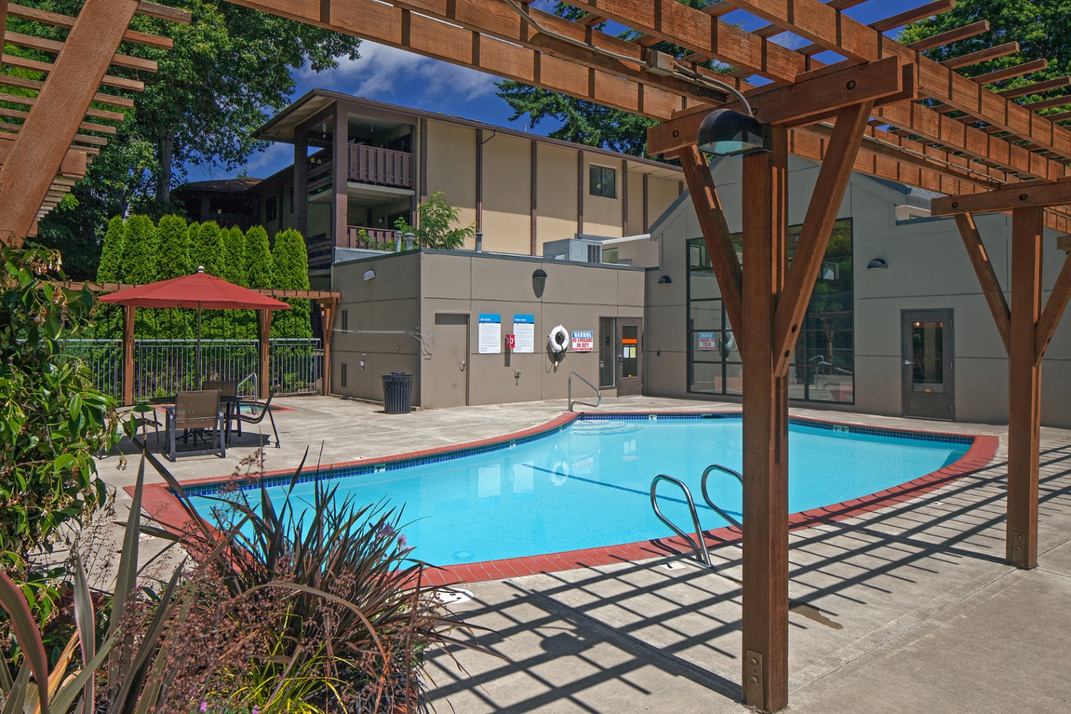 Lake Oswego Apartments for Rent | Parkridge Apartments