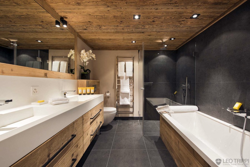 Hannah's Haven Full Modern Bathroom with Rain Shower