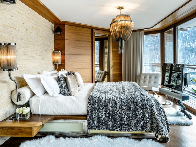 Hannah's Haven Luxurious Master Bedroom with beautiful mountain view