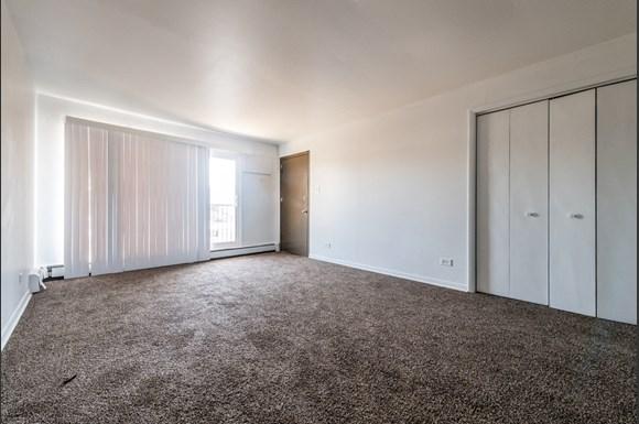 Calumet Park Apartments for Rent Living Room | 1121 W 127th St