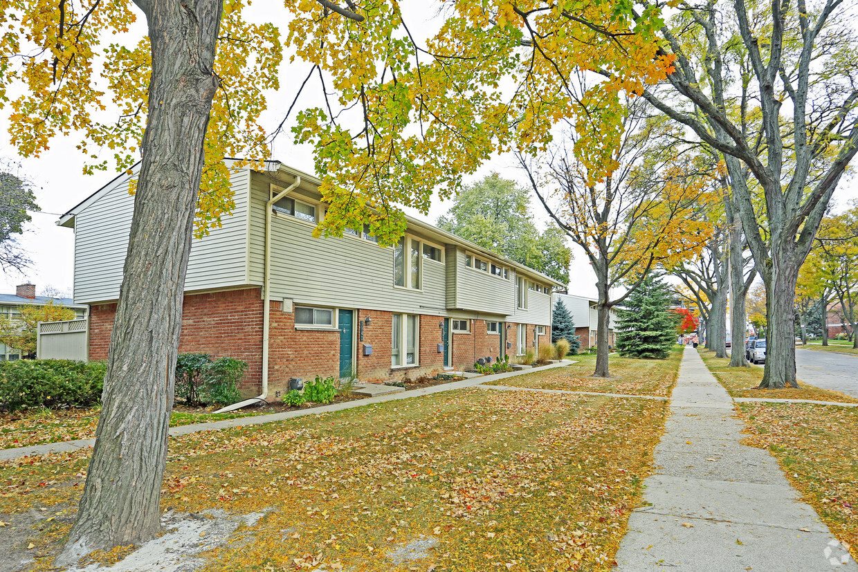 Eton Square Apartments Apartments in Birmingham, MI