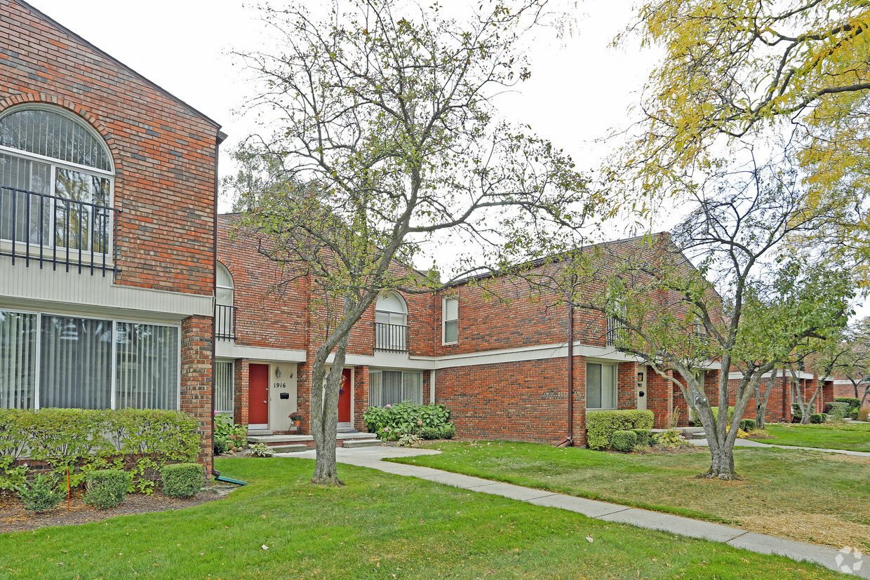 Eton Square Apartments Apartments in Birmingham, MI