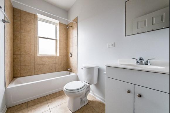 North Lawndale Apartments for rent in Chicago | 1509 S Kenneth Bathroom