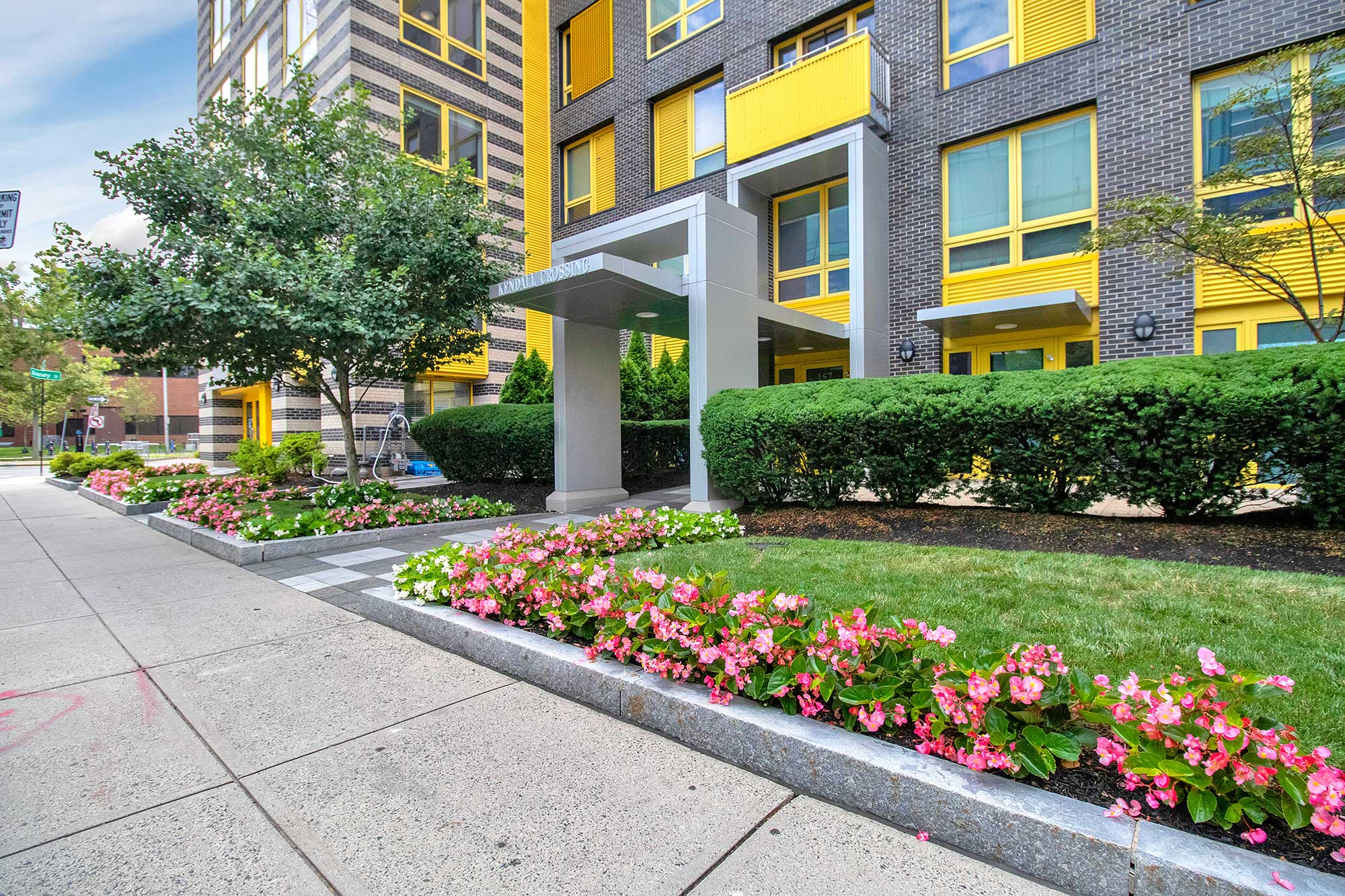 Kendall Crossing entryway street view
